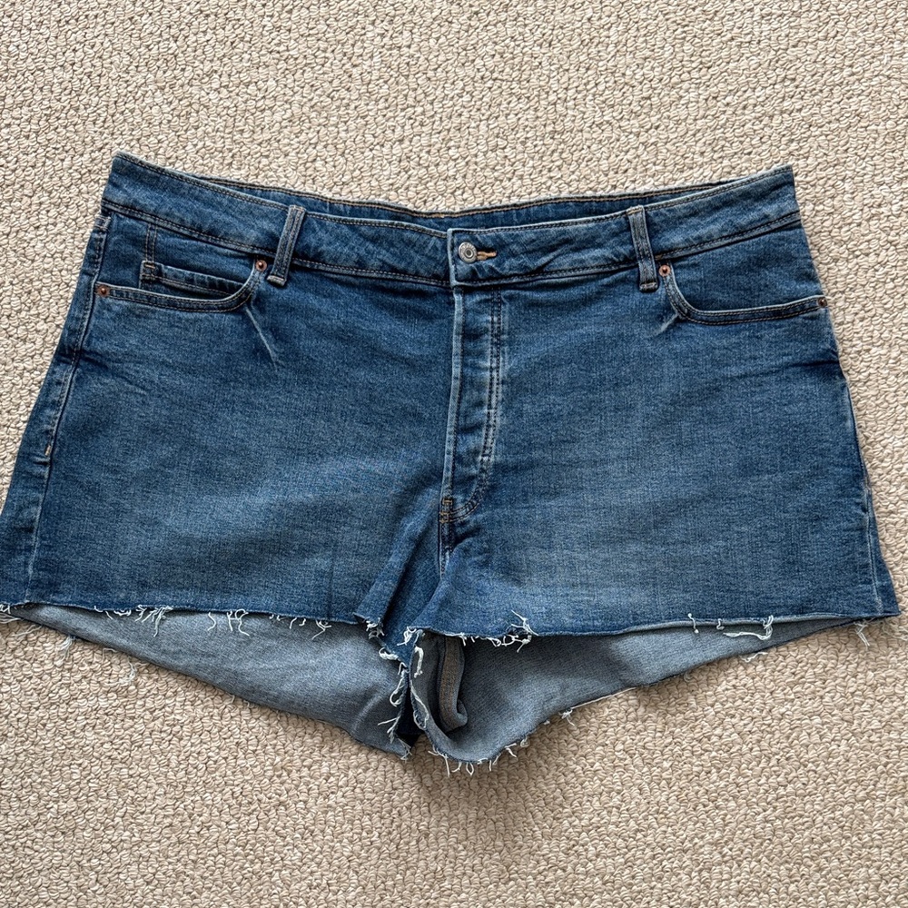 Old Navy Higher High-Rise Sky-Hi A-Line Medium Wash Jean Shorts